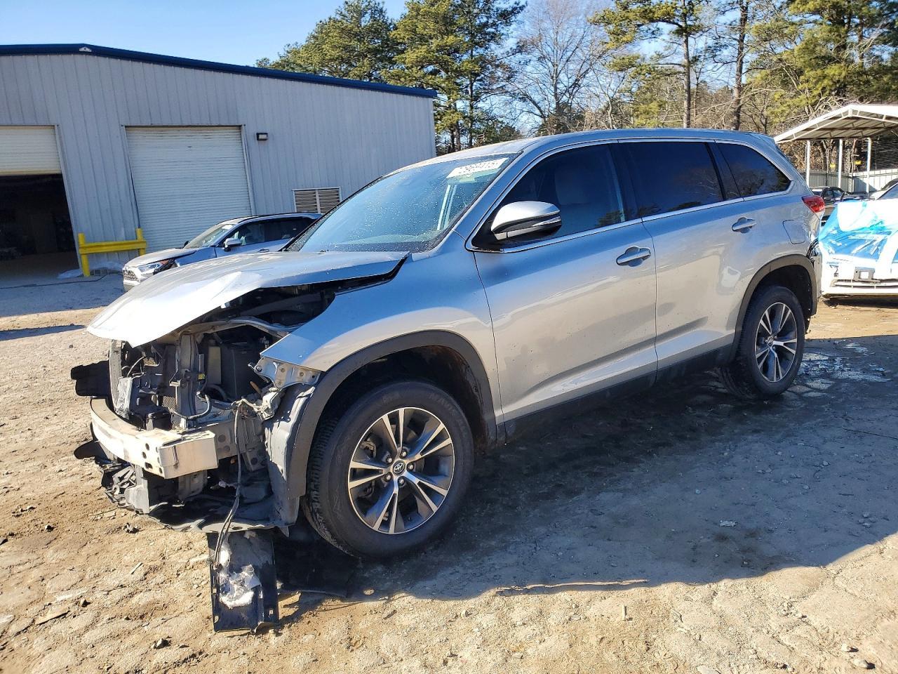 2019 Toyota Highlander le