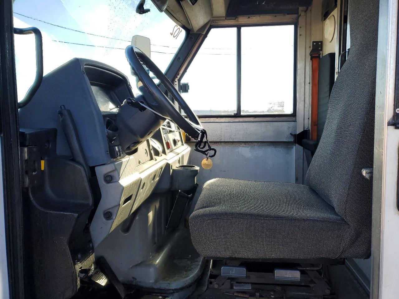 2012 Isuzu NPR-HD Delivery Truck