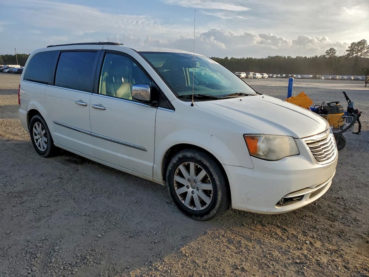 2012 Chrysler Town & Country Touring l