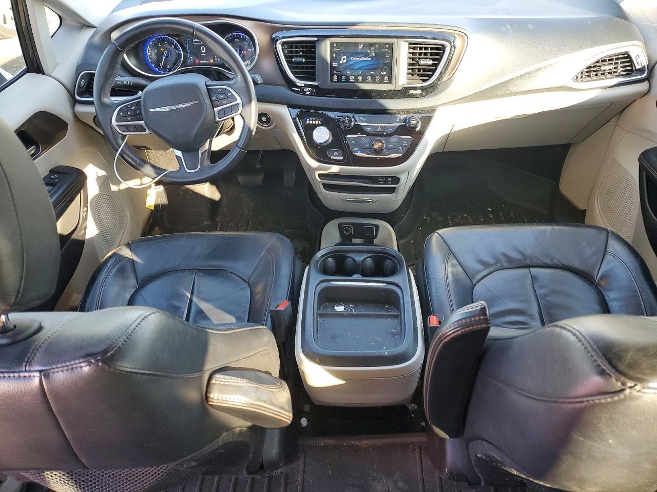 2017 Chrysler Pacifica Touring l