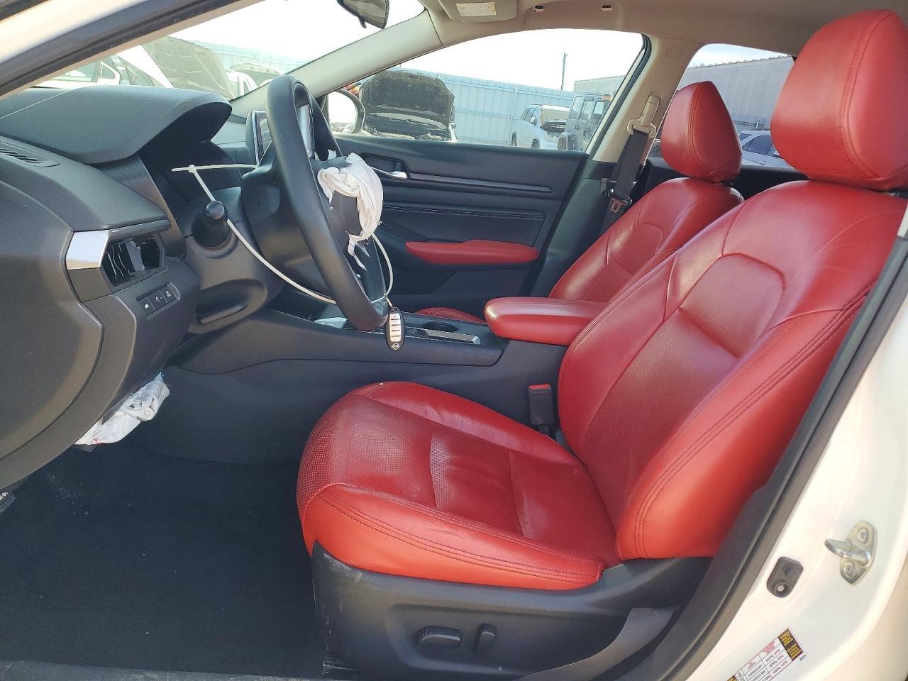 2020 Niss Altima s