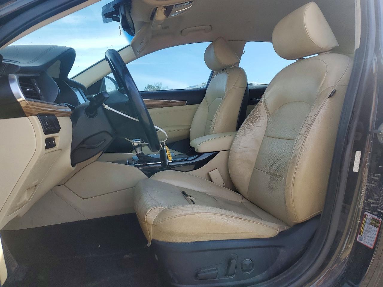 2017 KIA Cadenza Premium