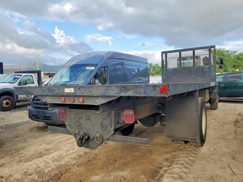 2002 GMC T-6500 Flatbed Truck