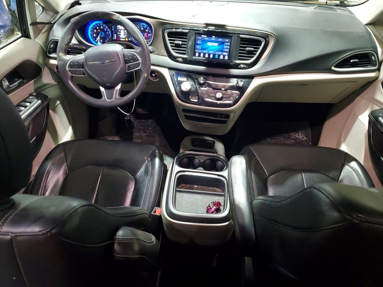 2020 Chrysler Voyager lxi