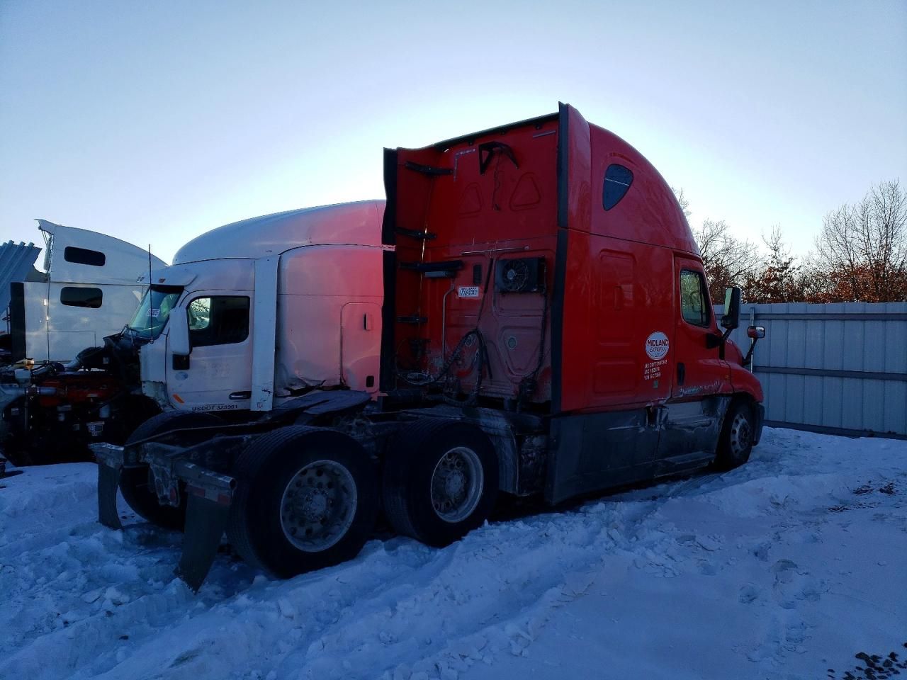 2015 Freightliner Cascadia Semi Truck
