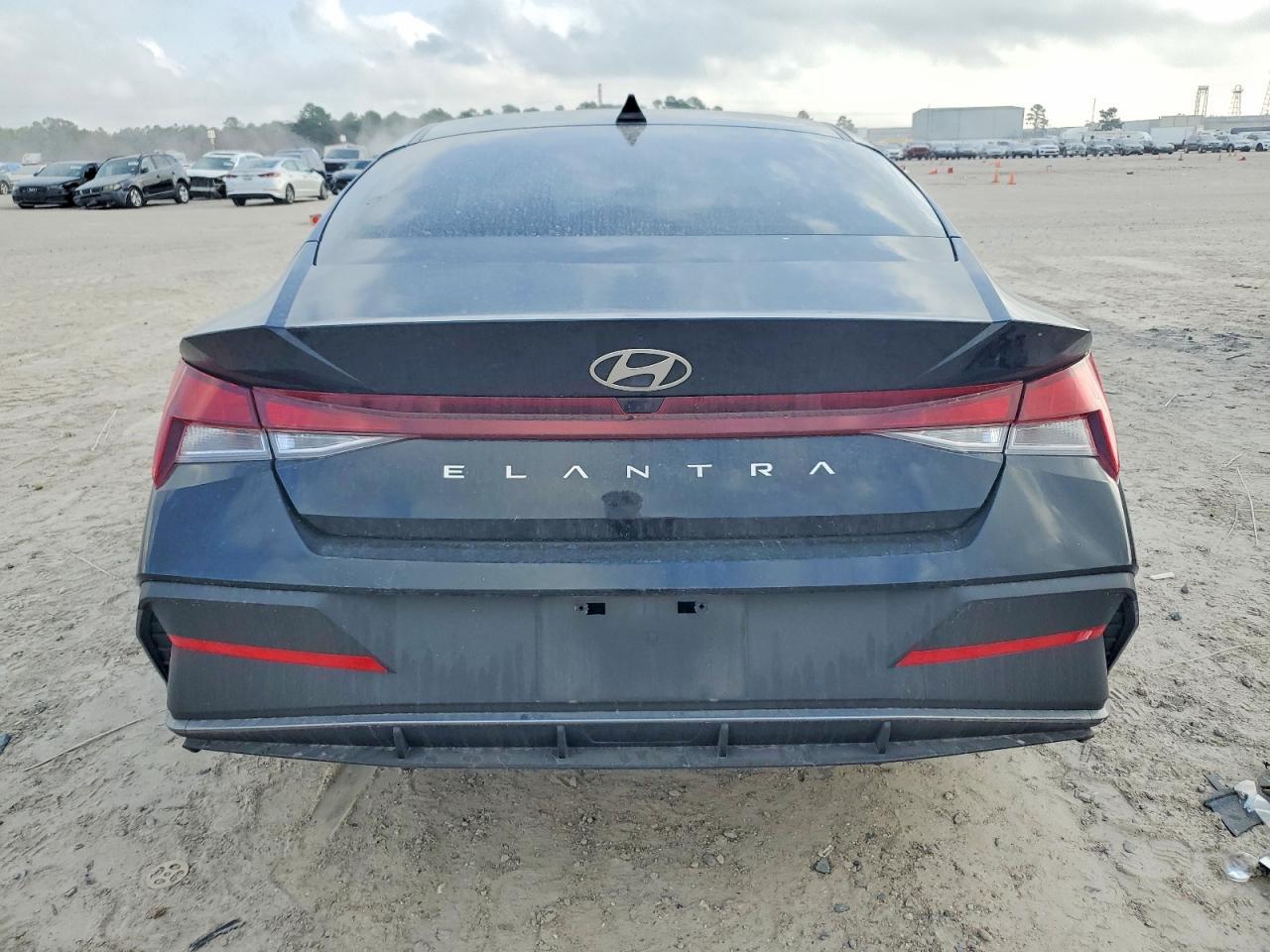2025 Hyundai Elantra se