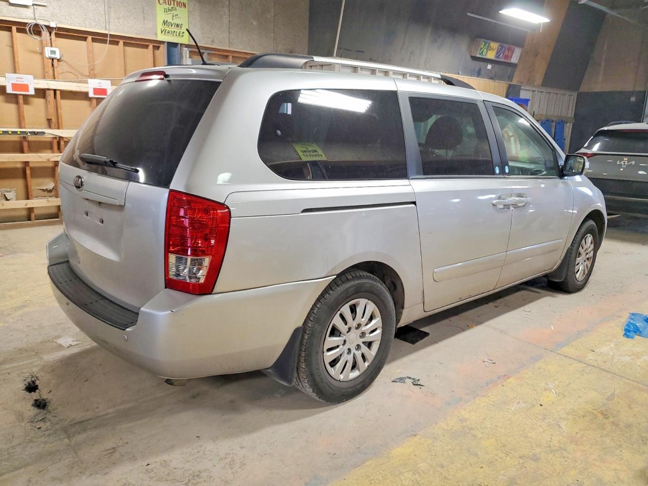 2014 KIA Sedona lx