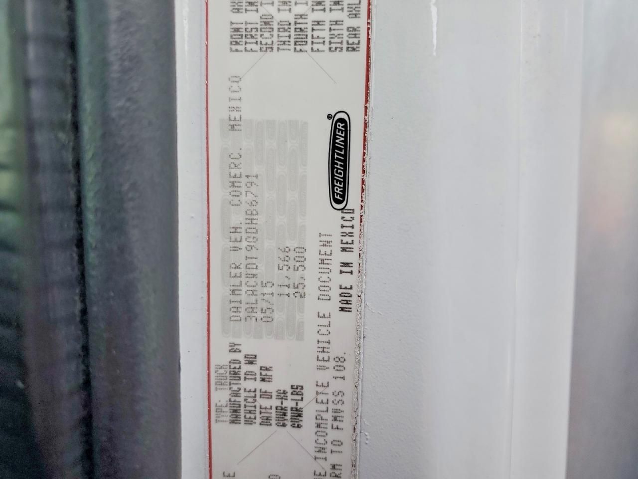 2016 Freightliner Business Class M2 box Truck