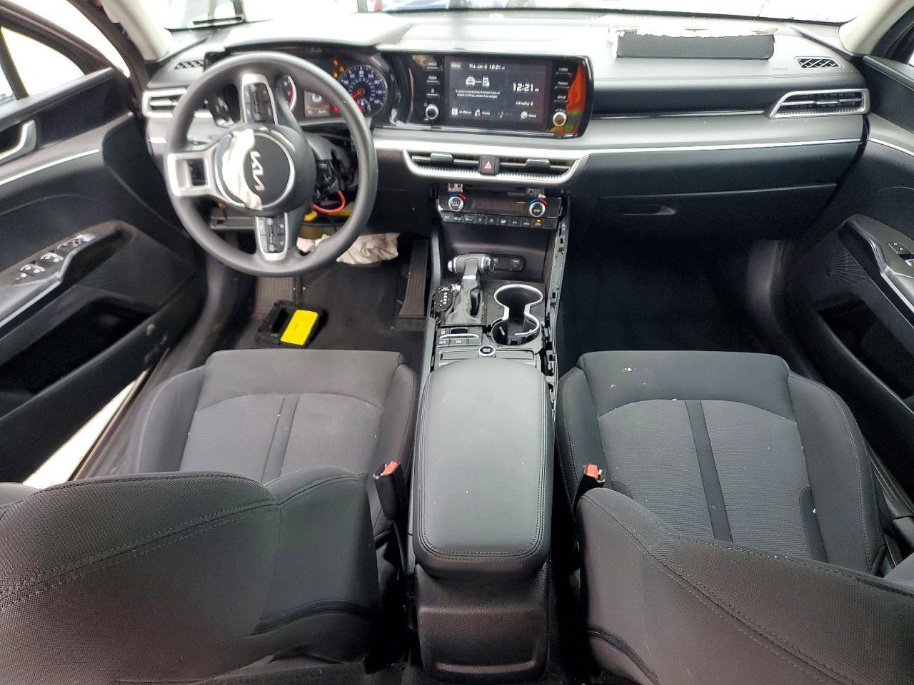 2022 KIA K5 lx