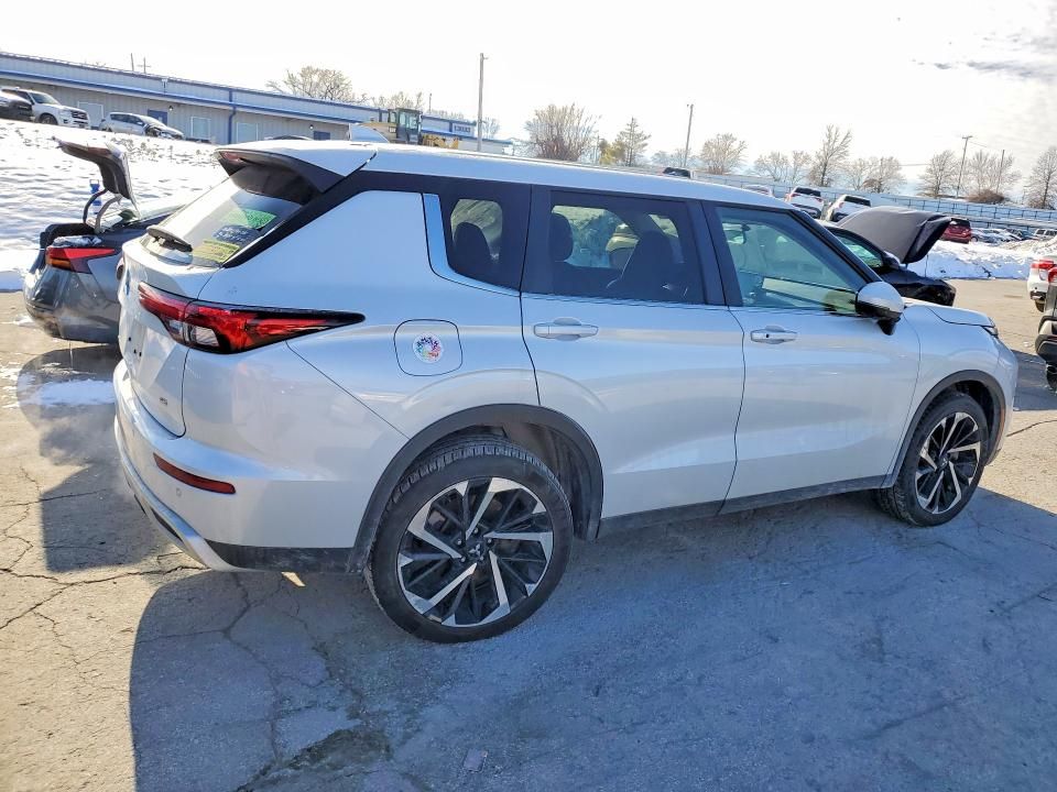 2023 Mitsubishi Outlander se