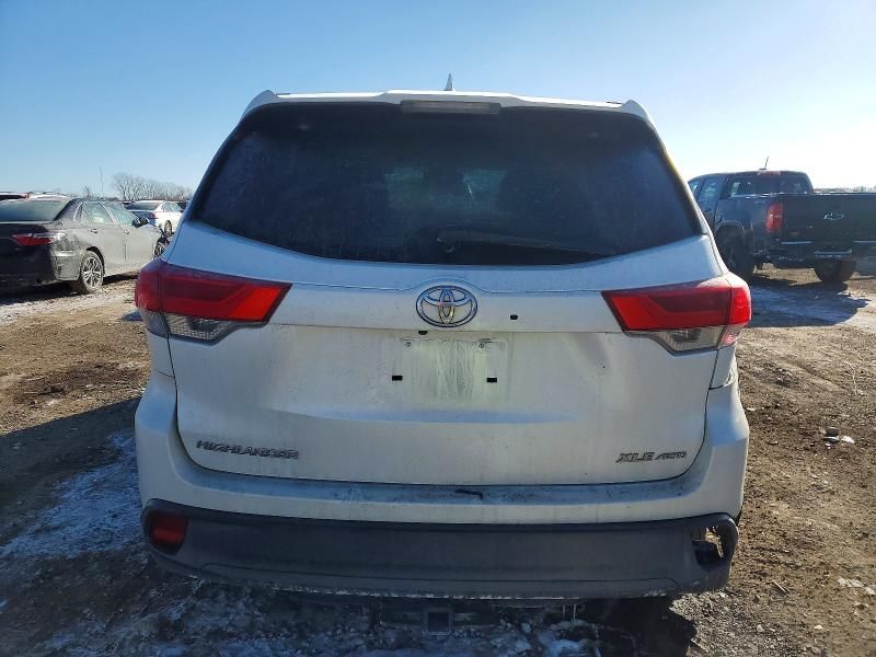 2018 Toyota Highlander se