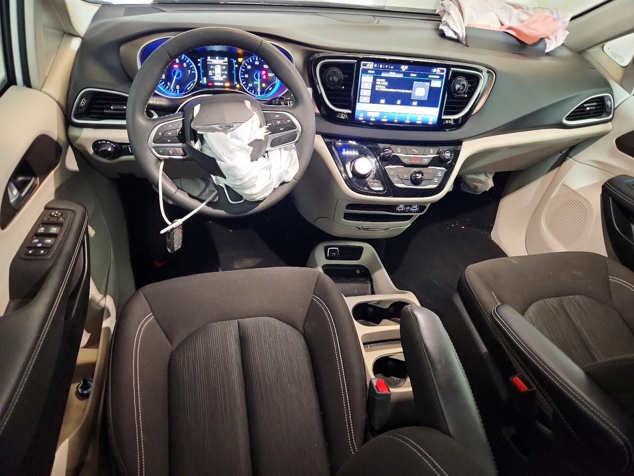 2024 Chrysler Voyager lx