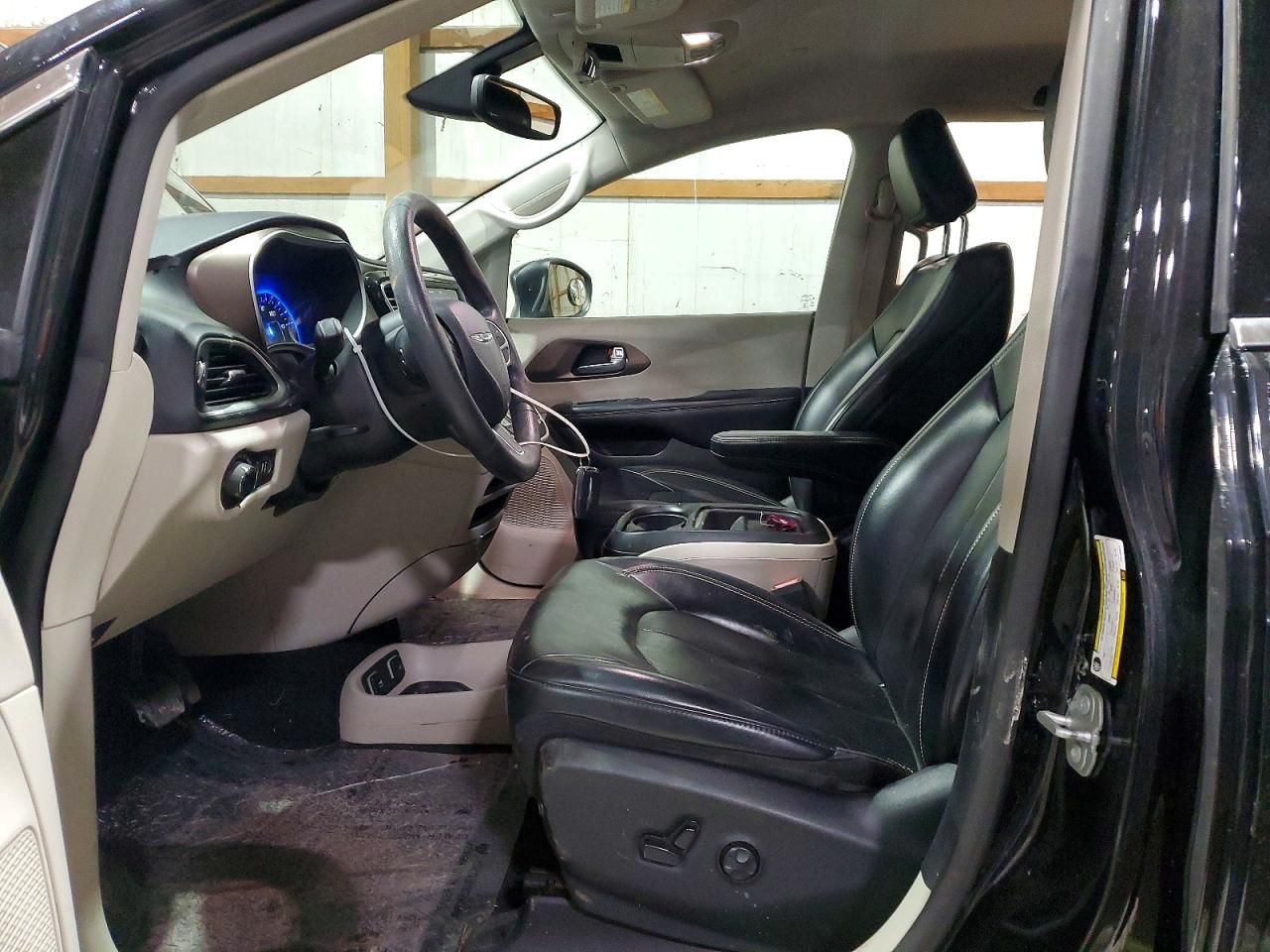 2020 Chrysler Voyager lxi