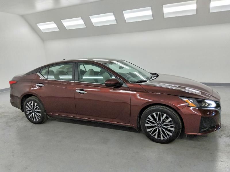 2023 Nissan Altima sv