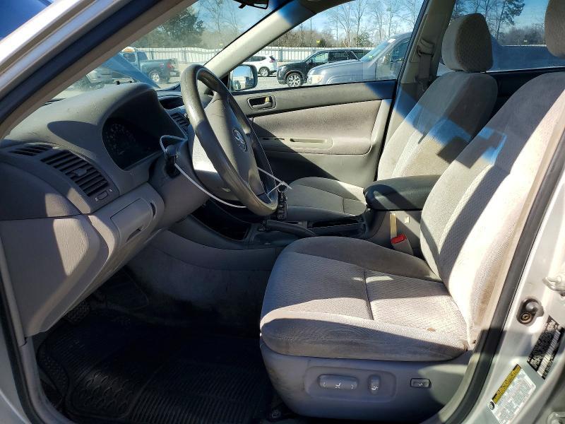 2004 Toyota Camry le