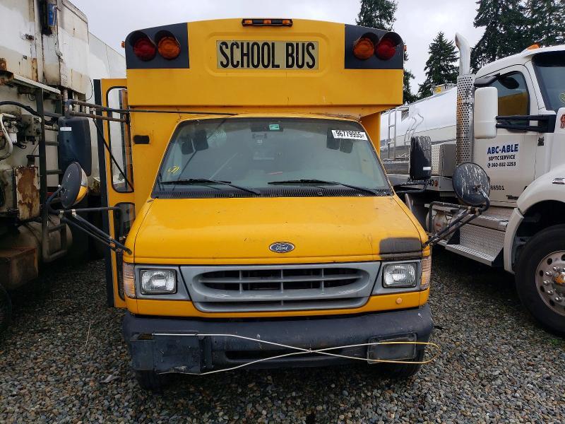 2000 Ford 2000 Thms Minotour G3500