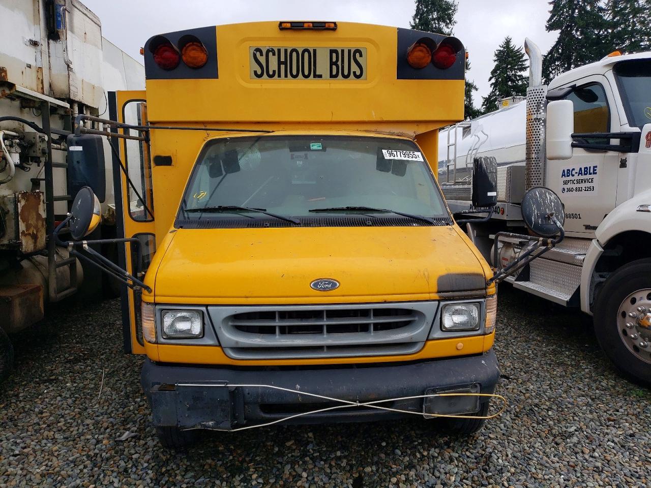 2000 Ford 2000 Thms Minotour G3500
