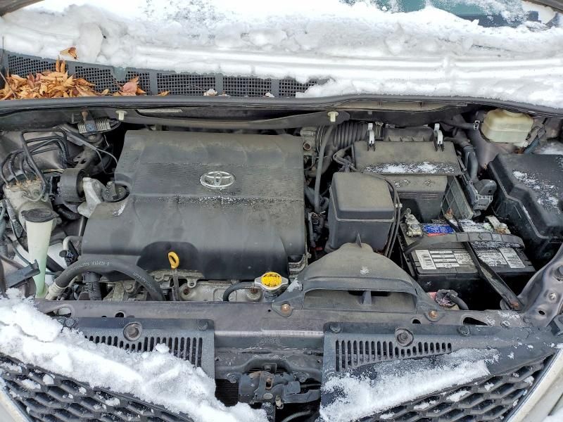 2013 Toyota Sienna Sport