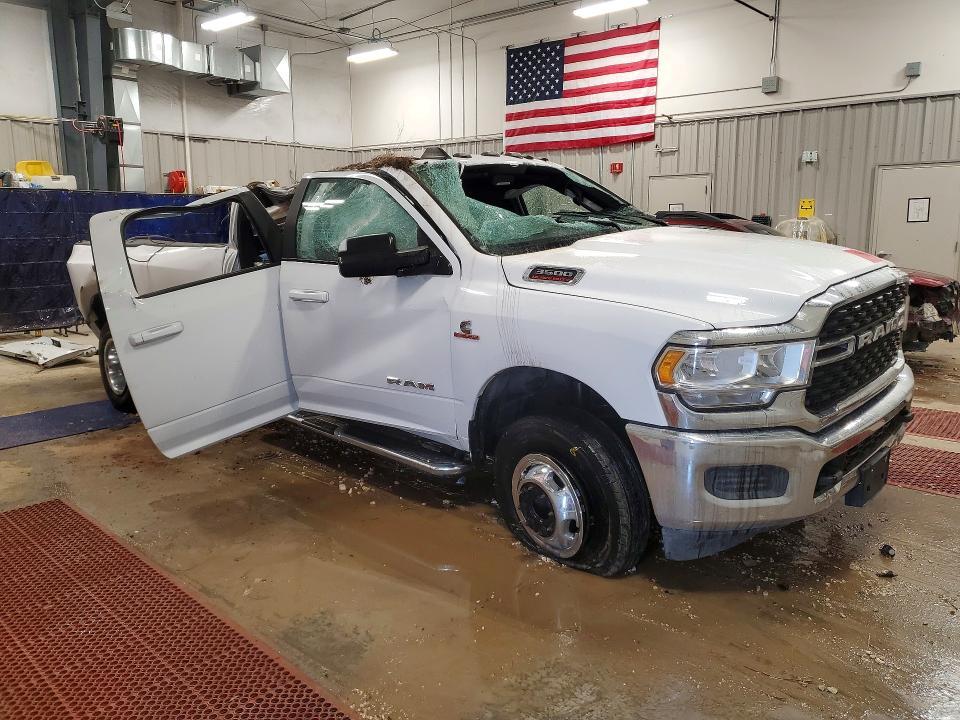 2022 Dodge Ram 3500 big Horn/lone Star