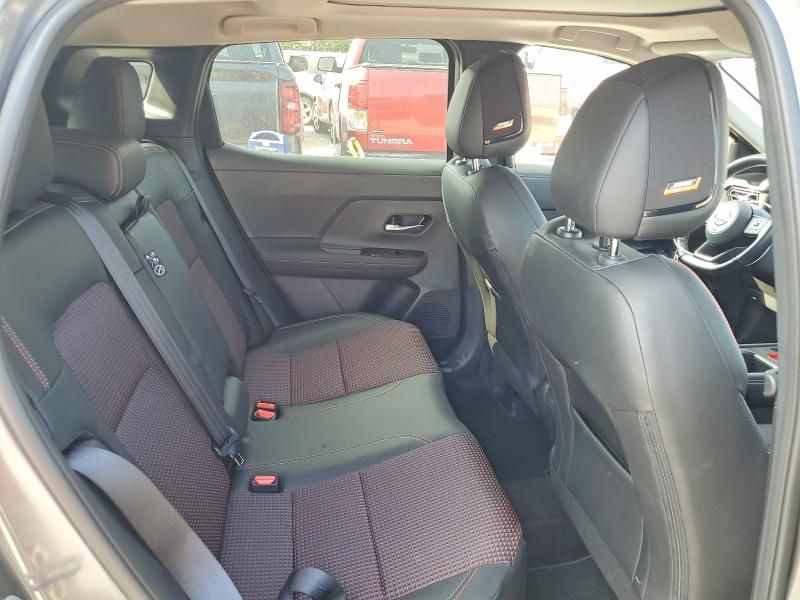 2025 Nissan Kicks sr