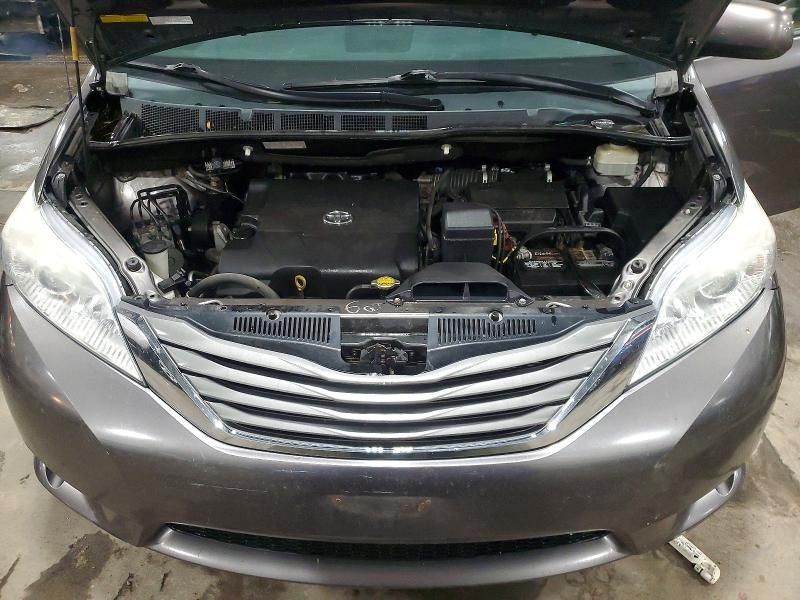 2013 Toyota Sienna xle