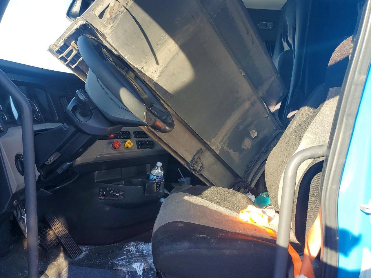 2020 Freightliner Cascadia 126