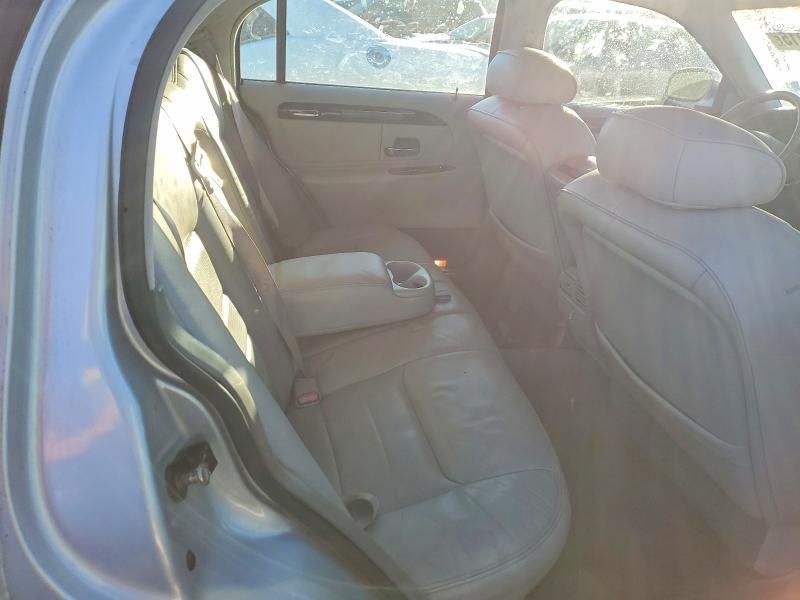 1999 Lincoln Town car Signature
