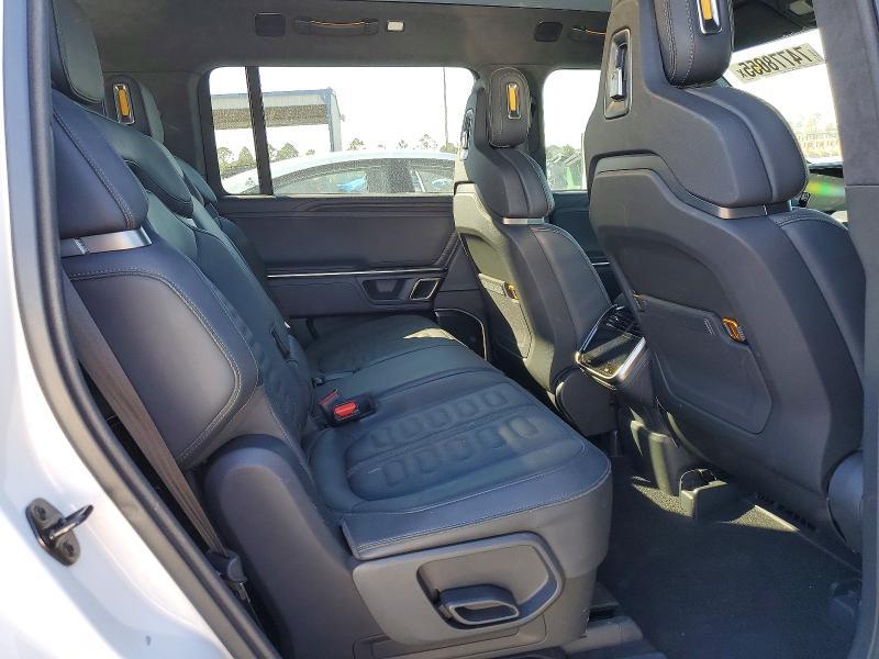 2023 Rivian R1S Adventure