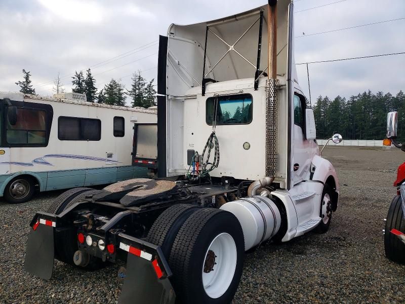 2014 Kenworth T680 Semi Truck