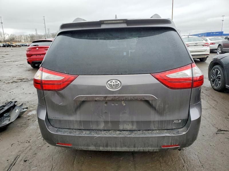 2018 Toyota Sienna xle
