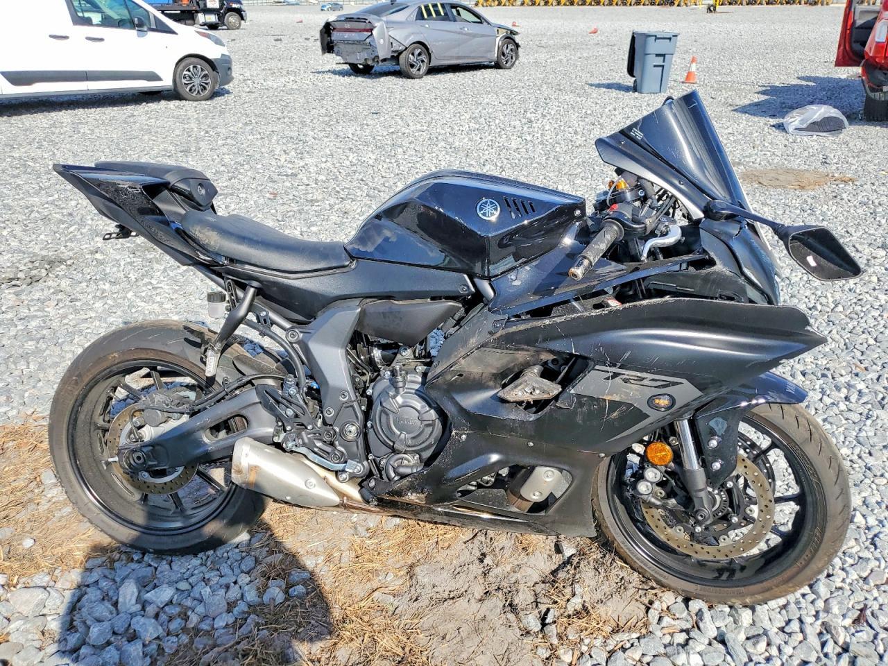 2025 Yamaha YZFR7