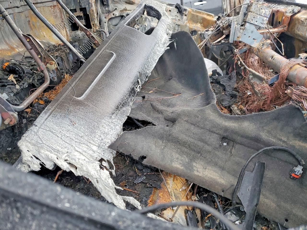 2011 Isuzu NPR BOX Truck