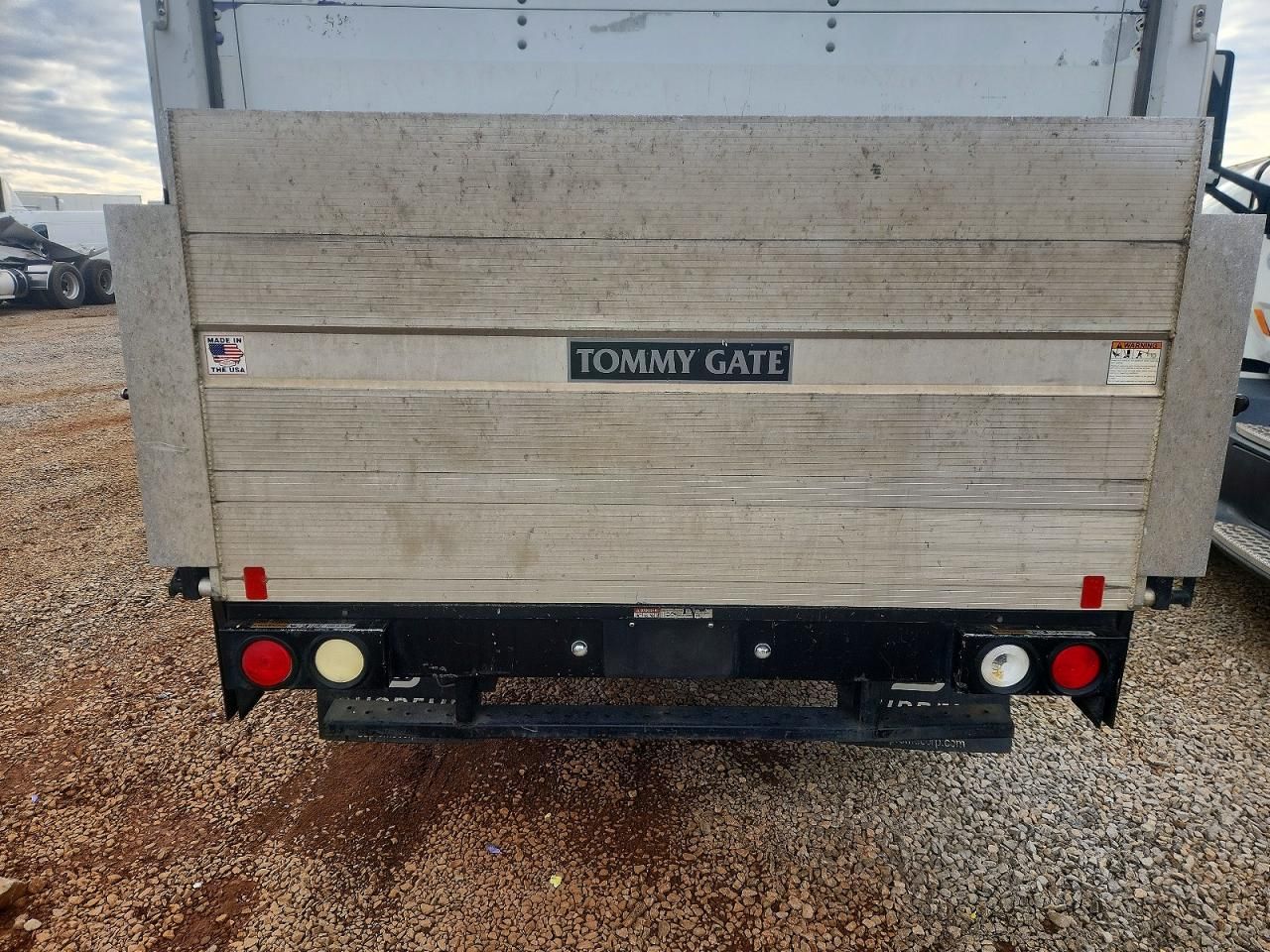 2018 Chevrolet Express BOX Truck