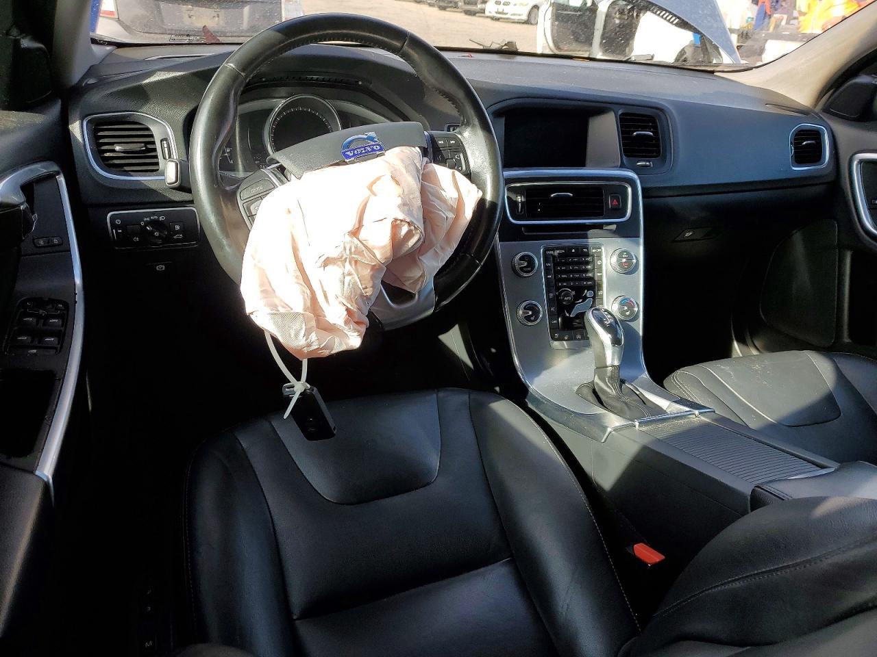 2018 Volvo V60 Cross Country Premier