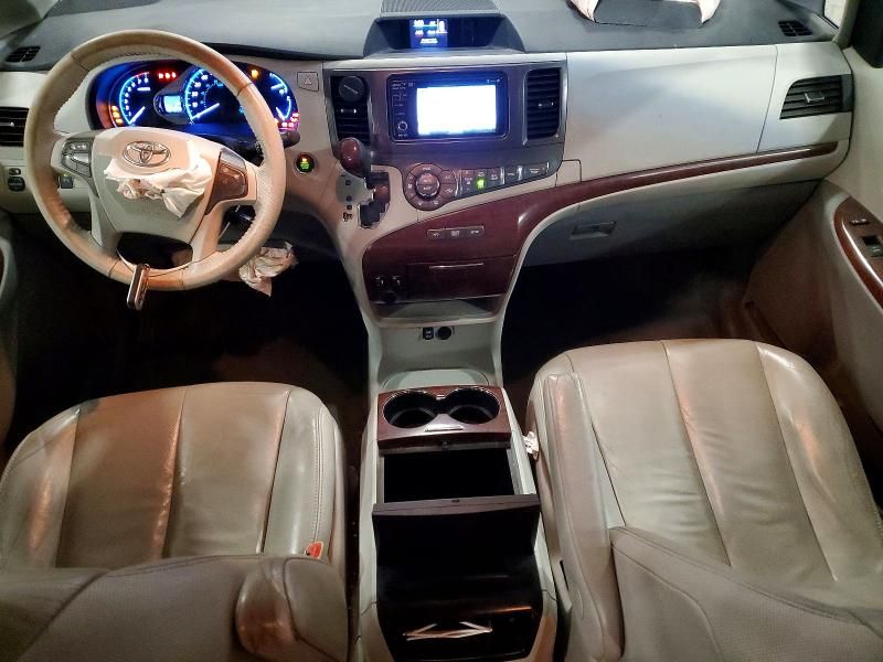 2013 Toyota Sienna xle