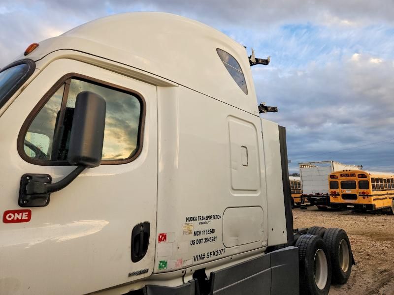 2014 Freightliner Cascadia Semi Truck