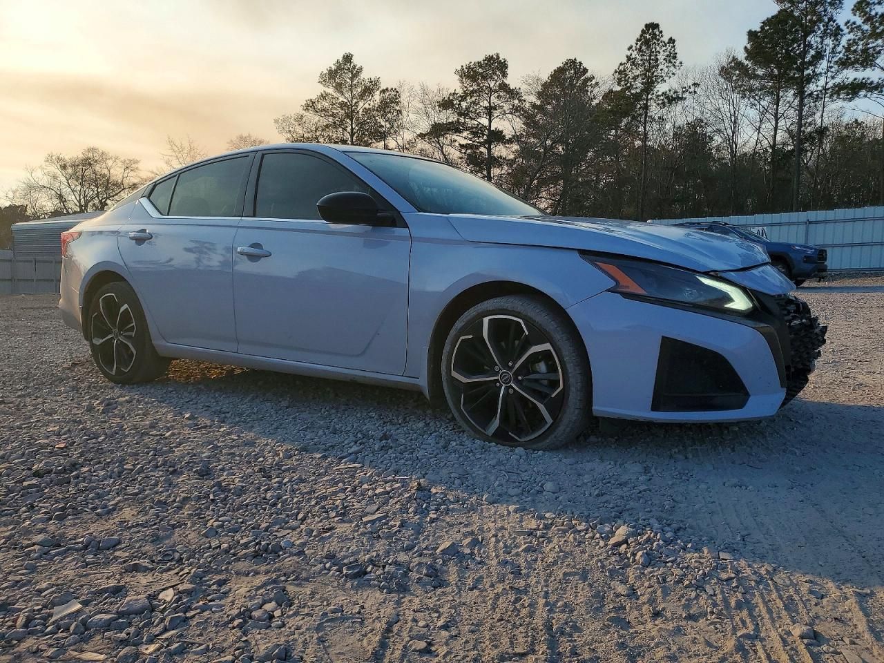 2023 Nissan Altima sr