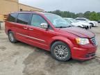 2013 Chrysler Town & Country Touring l