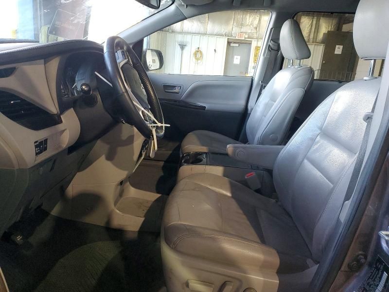 2019 Toyota Sienna xle