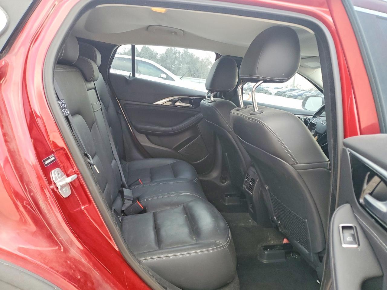 2017 Infinity Qx30