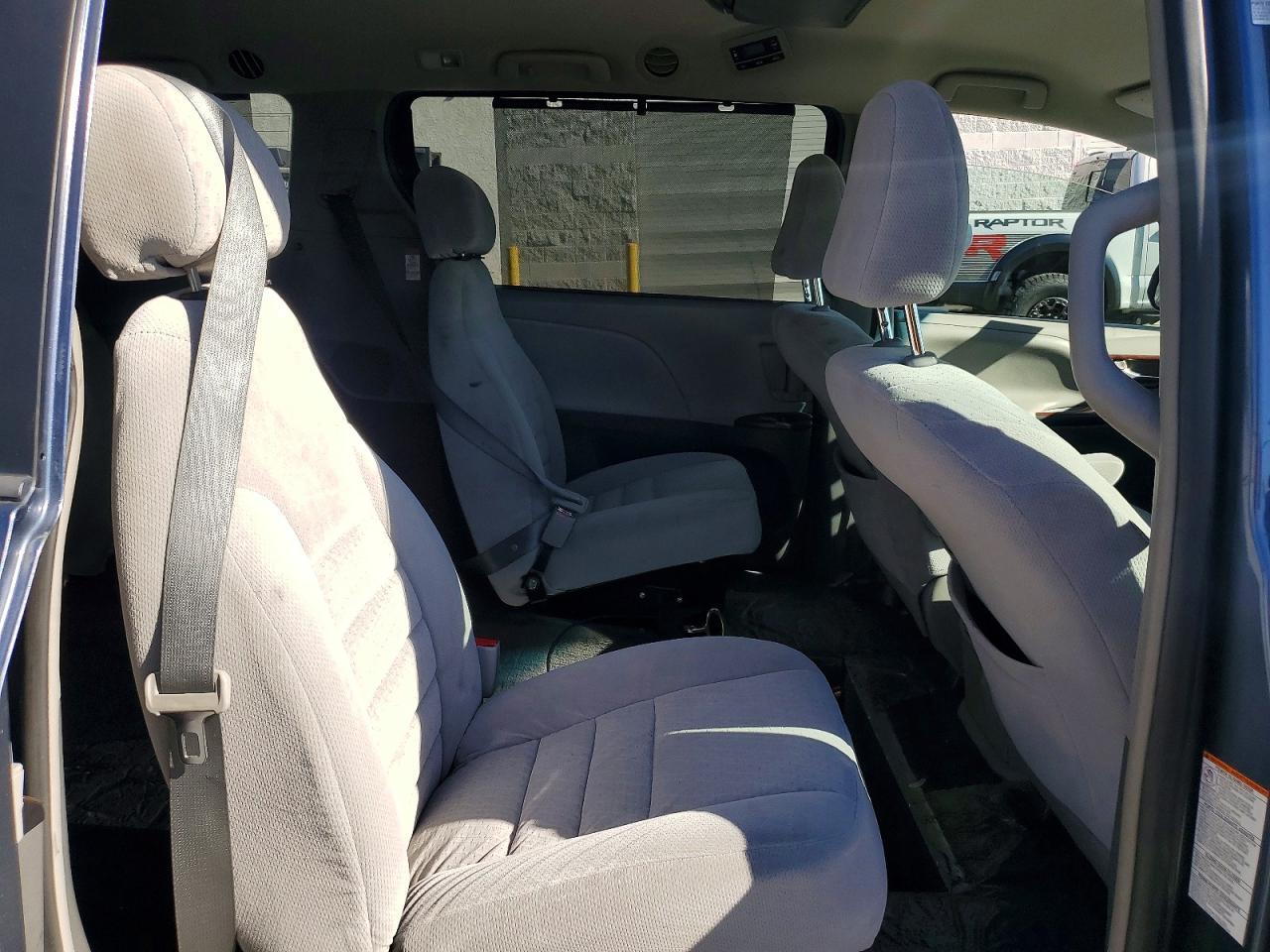 2016 Toyota Sienna le