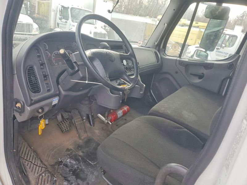 2015 Freightliner Business Class M2 box Truck