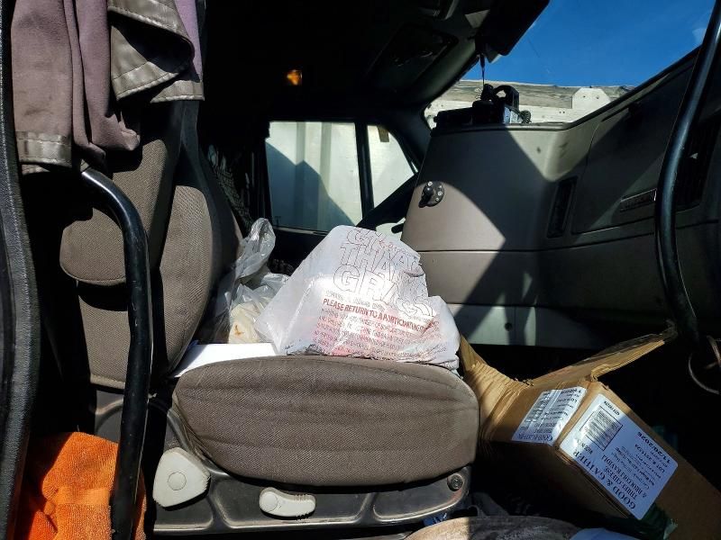 2012 Kenworth T700 Semi Truck