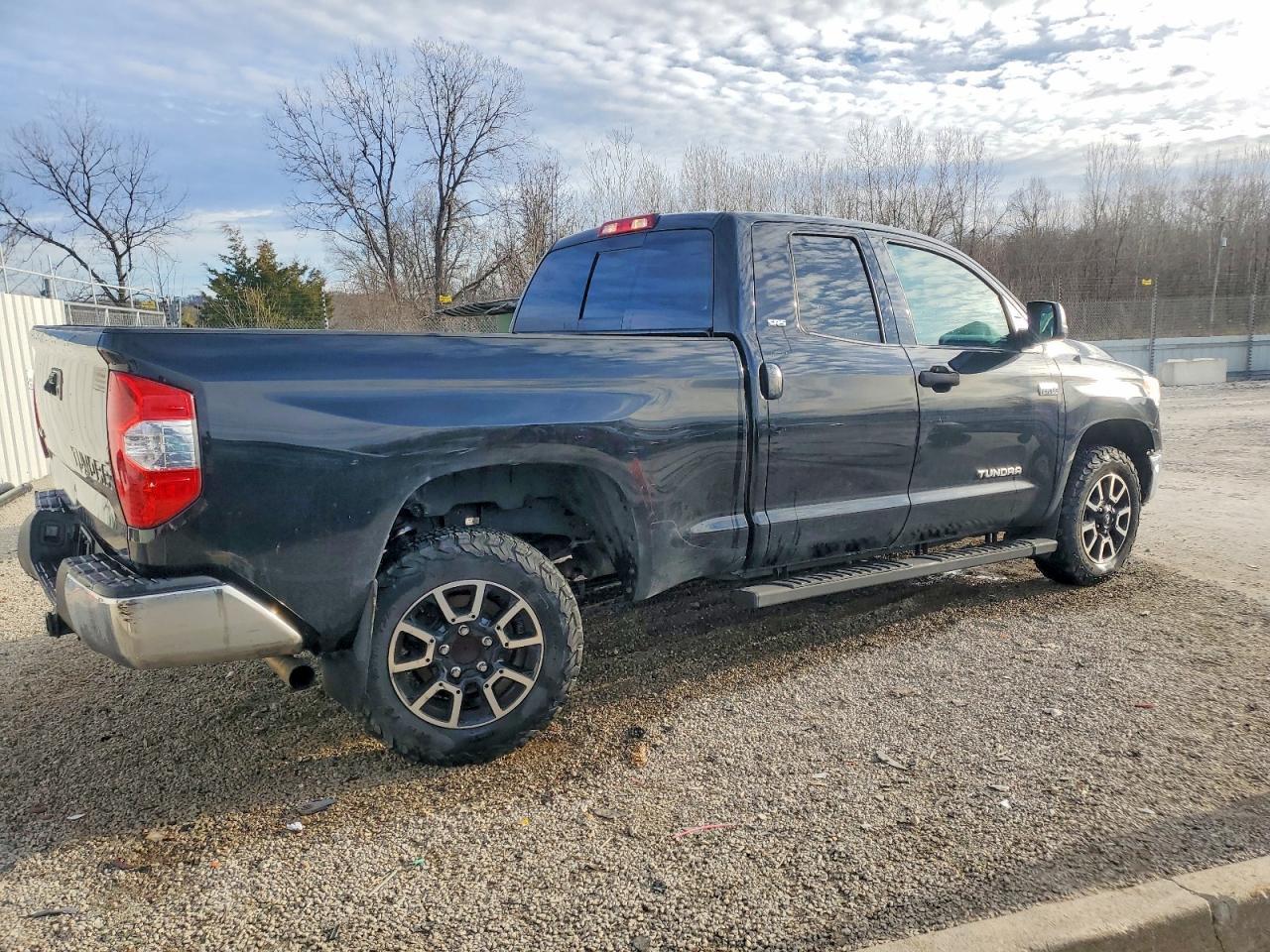 2017 Toyota Tundra SR5