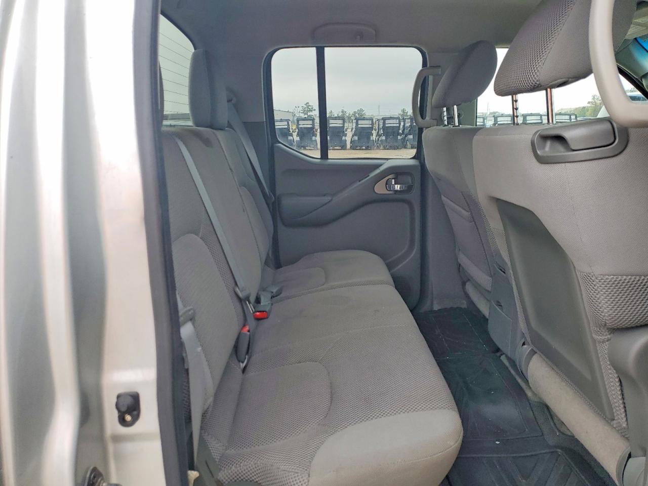 2012 Nissan Frontier s