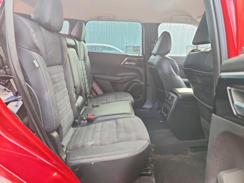 2023 Mitsubishi Outlander se