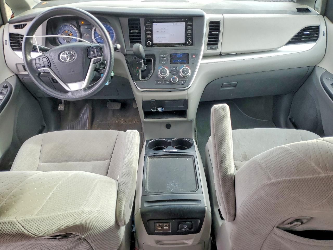 2018 Toyota Sienna le