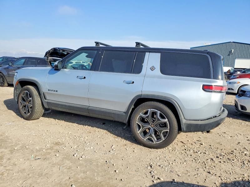 2025 Rivian R1S Adventure