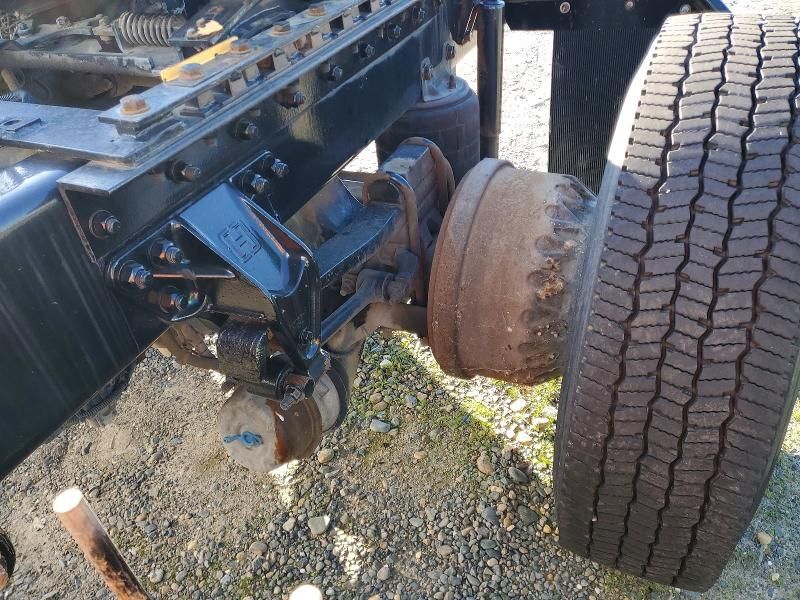 2015 Kenworth T400 Semi Truck