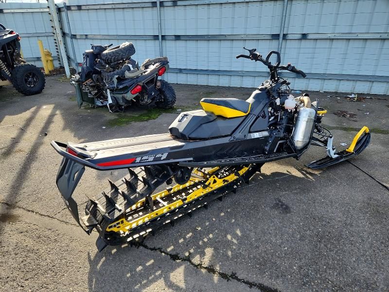 2023 Skidoo Summit SP